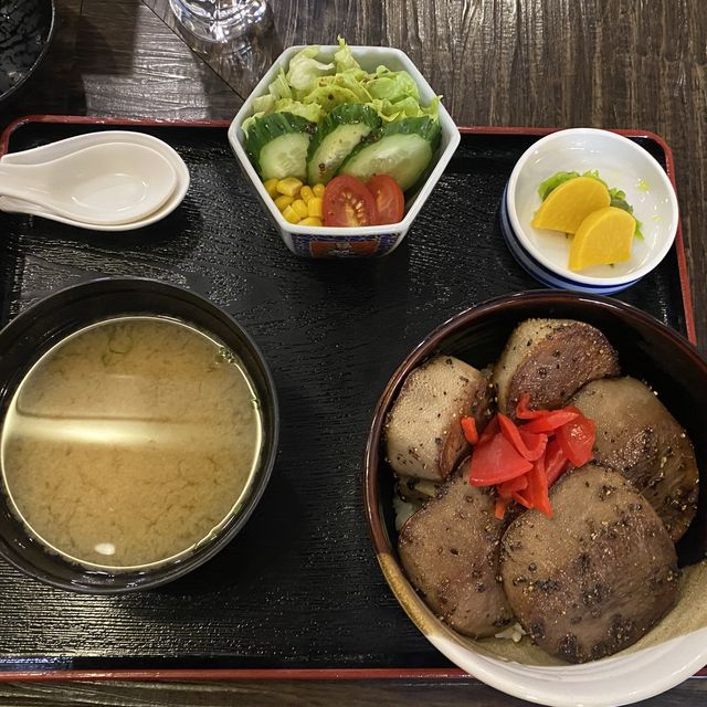 牛舌關注組大推嘅厚切牛舌飯📲