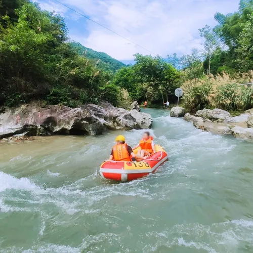 푸가이산 협곡 래프팅