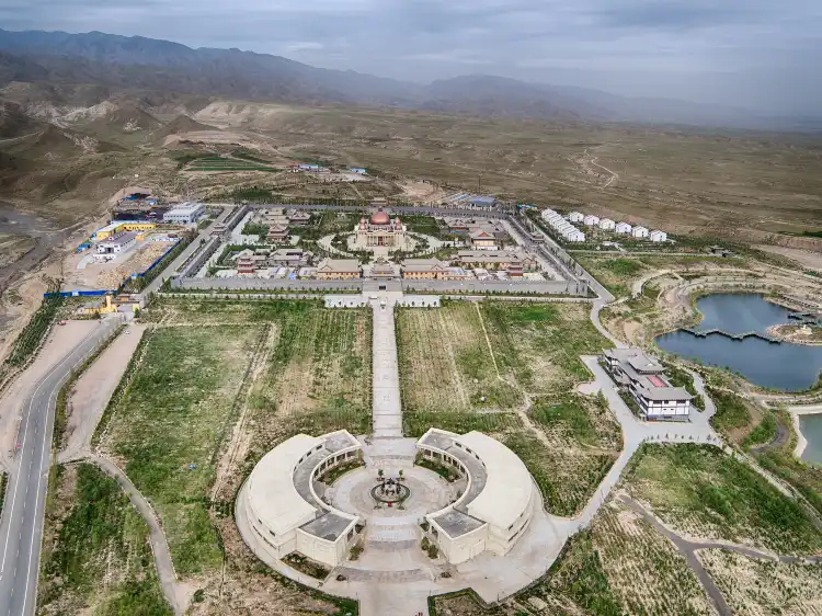 Hotels near Beihaizi Park