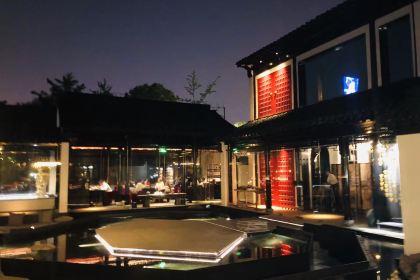 齊·园林WHISKY LOUNGE