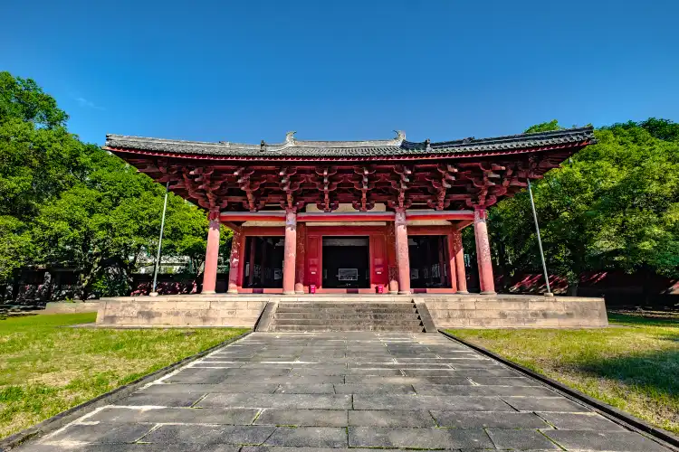 Hotels near Hualin Temple