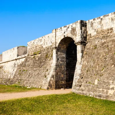 Отели рядом с достопримечательностью «Jaffna Fort»