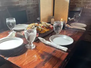 Luka's Restaurant And Bar