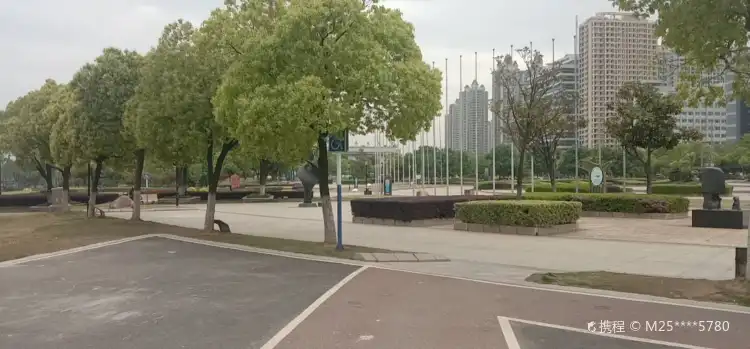 Hotels near Cuihu Park