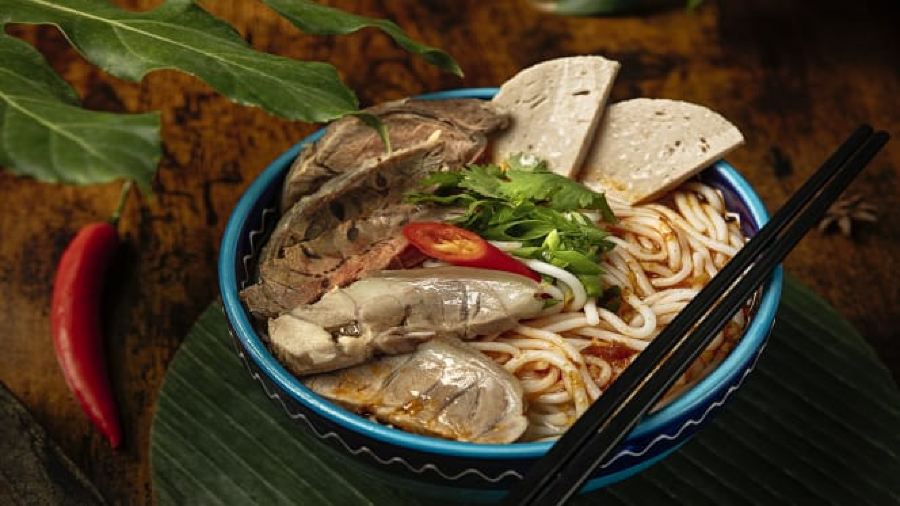 V CORNER Vietnamese Bistro & Bar