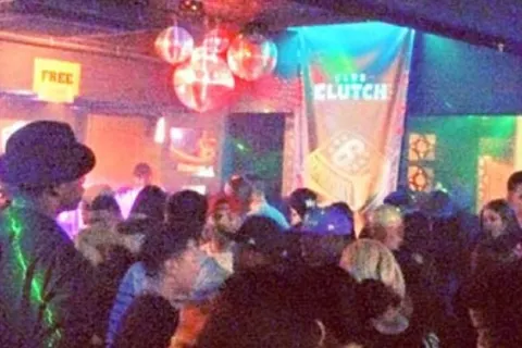 CLUB CLUTCH