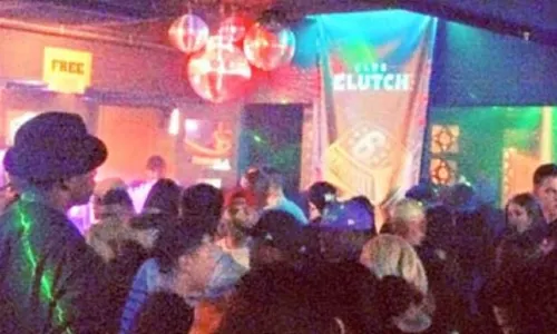 CLUB CLUTCH