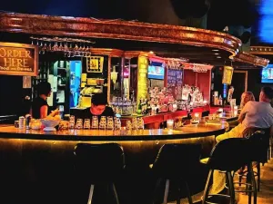 Boardner's by La Belle