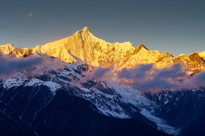 Meili Snow Mountain National Park Scenic Area - Golden sunrise