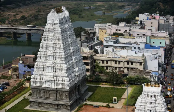 斯里卡拉哈斯蒂