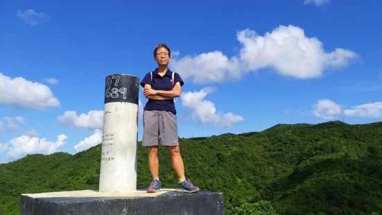 紅香妒峰，位處香港島寶馬山上，由寶馬山巴士總站徙步而上，登上