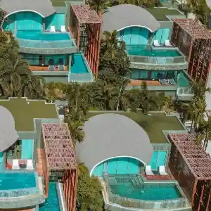Crest Resort & Pool Villas