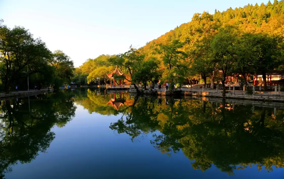 Hotels near Longquan Park (East Gate)