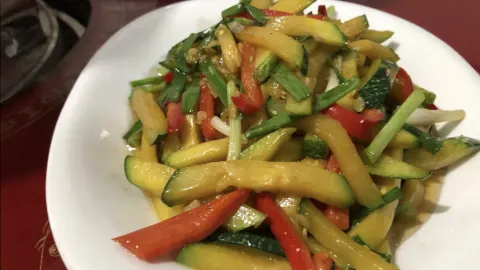 万里农家饭庄 in Zigui