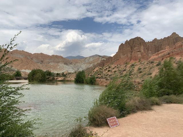 貴德國家地質公園阿什貢七彩峰叢景區