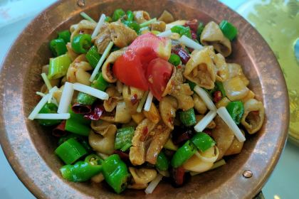 健硕酒店铜锅鱼庄