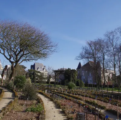 Hôtels à proximité de : Jardin Saint Georges