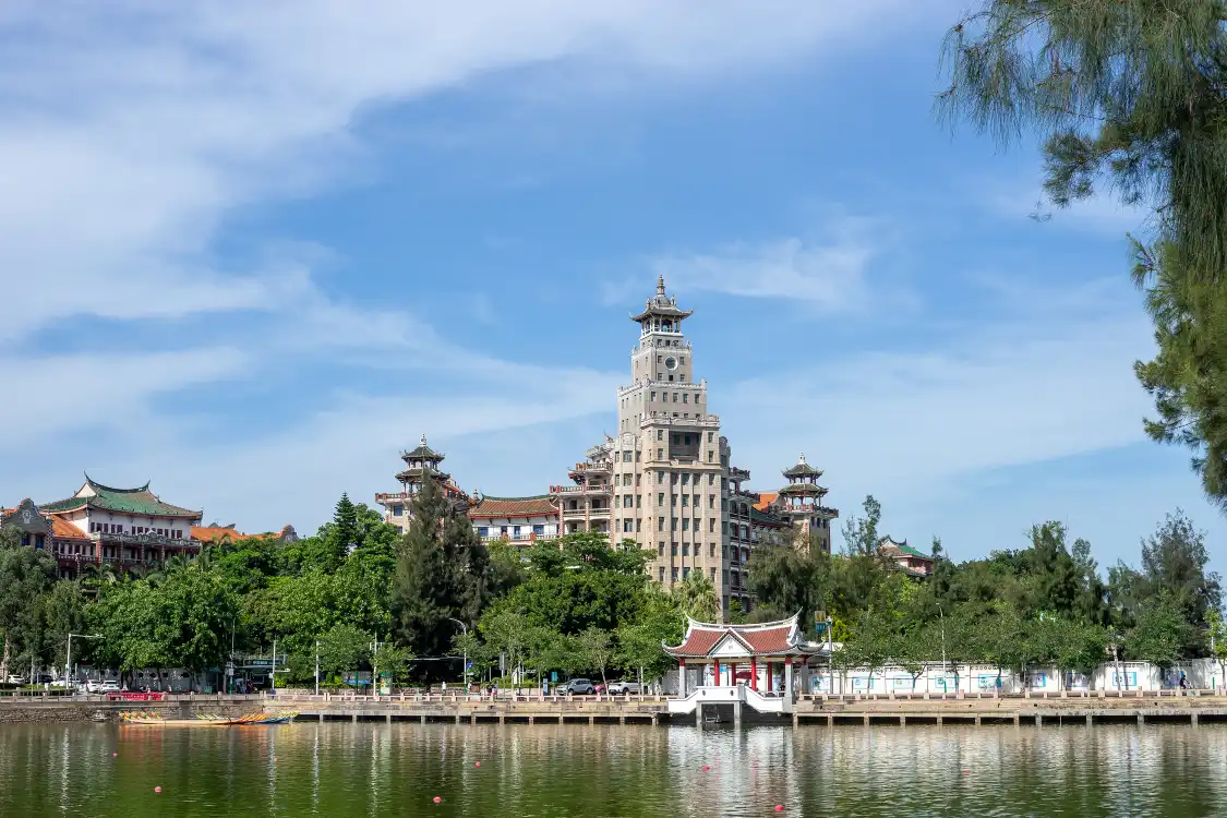 난훈 탑 주변 호텔