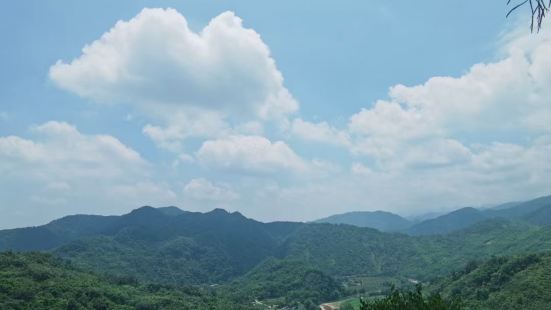 夏天来九龙沟，只有一个目的，耍水避暑。水是好水，就是不让下水