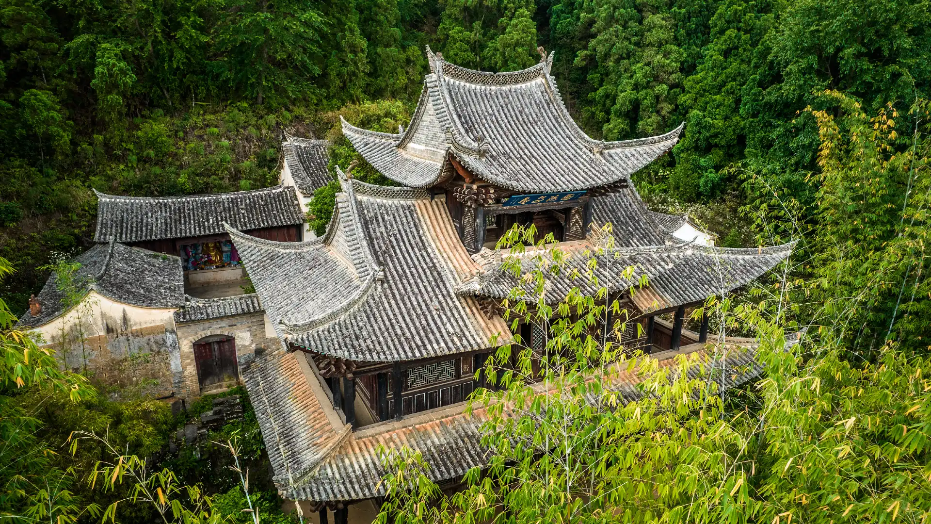 Hotels near Yuhuang Pavilion