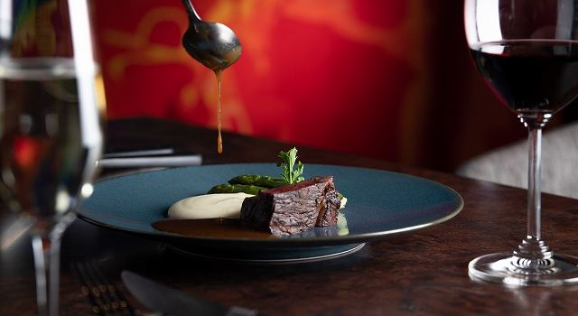 FIVE – GRILL & LOUNGE