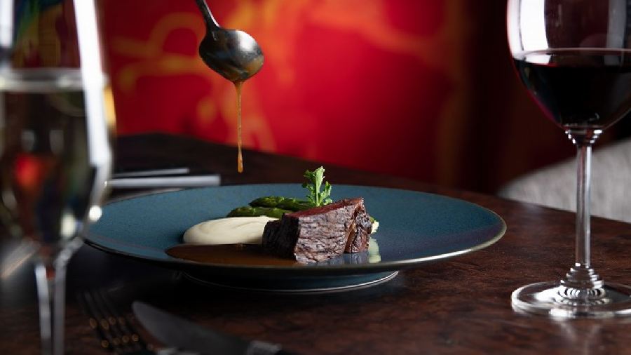 FIVE – GRILL & LOUNGE