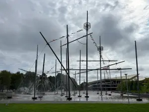 Fregate whale fountain