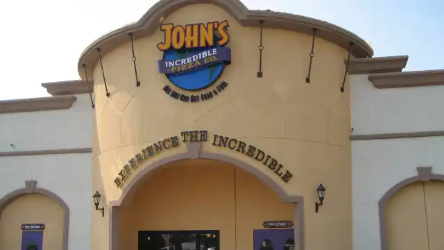 John's Incredible Pizza