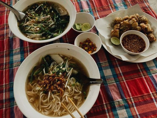 Try the good foods in the walking street