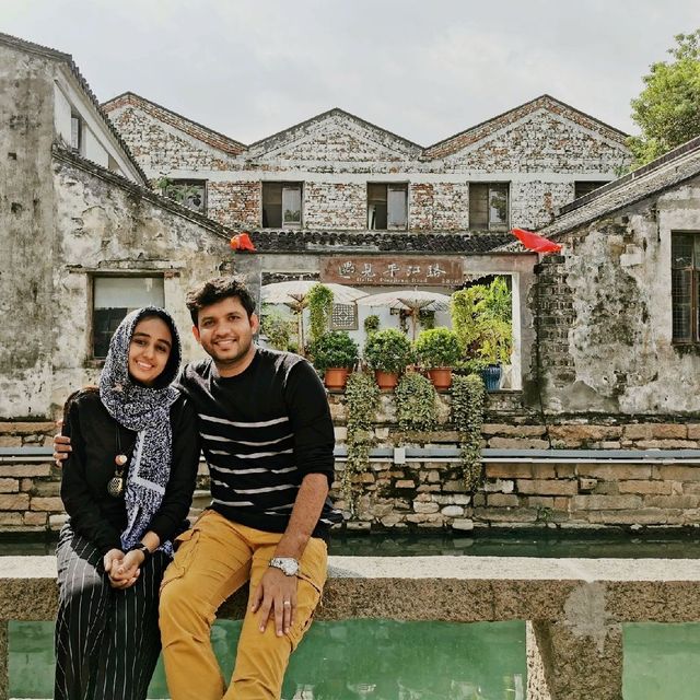 Walk through an ancient Suzhou. 