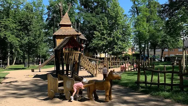 Playground Gasperich (jardin anglais): farm theme