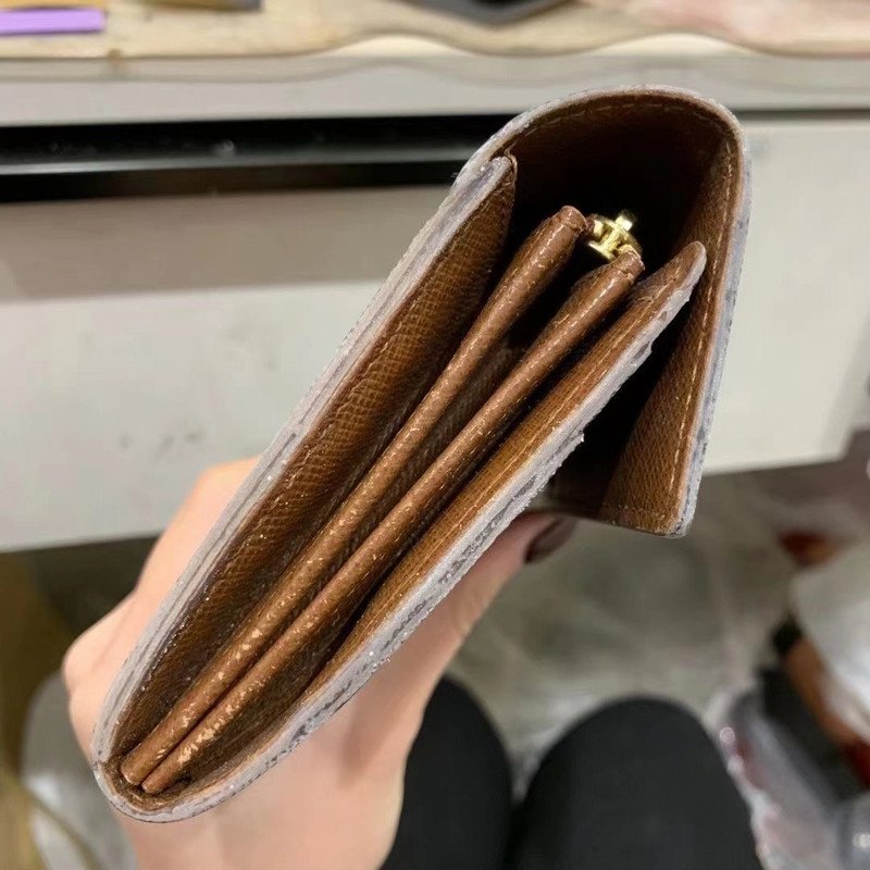 Possible fake wallet? : r/Louisvuitton