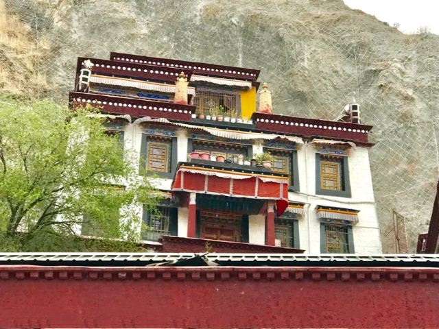 魯普岩寺