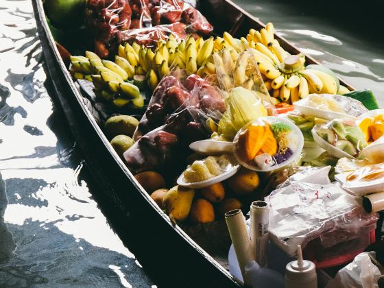 Damnoen Saduak Floating Market