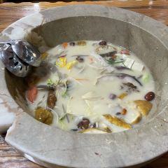Yu Ni Yi Qi Fish Together Ecological Aquarium (Lugu Lake Branch) User Photo