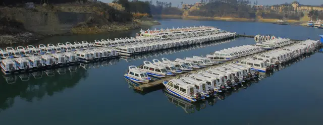 Sightseeing Boats in Qiandaohu