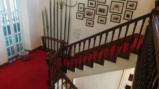 首先，免费，不需要门票，有绿码就可以入去参观，分上下两层，展