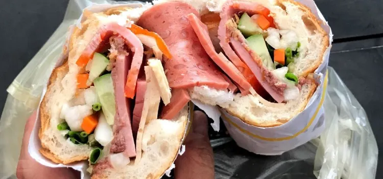 Bánh Mì Huynh Hoa