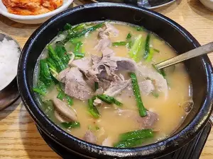 TWIN PORK SOUP WITH SOUP