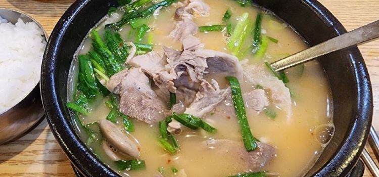 TWIN PORK SOUP WITH SOUP