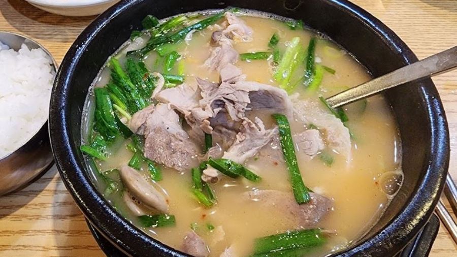 TWIN PORK SOUP WITH SOUP
