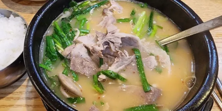 TWIN PORK SOUP WITH SOUP