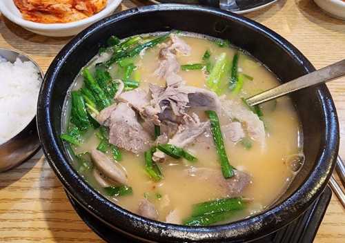 TWIN PORK SOUP WITH SOUP
