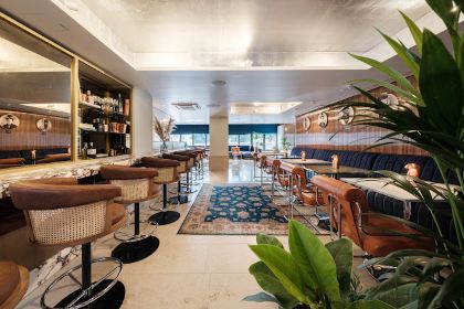 Venerie Bar by Square