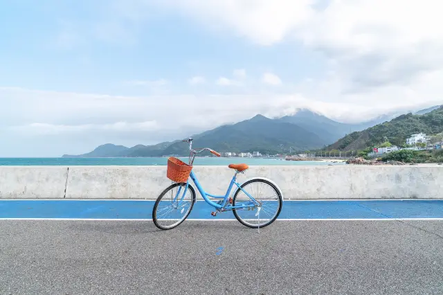 Coastal Cycling Path in Shenzhen