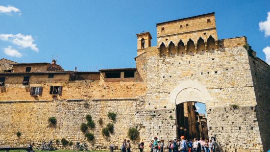 千塔之城圣吉米尼亚诺风景秀丽，这座中世纪的古老小镇以数量众多