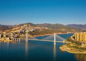 Hotels near Badong Yangtze River Bridge
