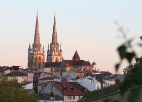 Hotels in der Nähe von Universitätsklinikum Regensburg Klinik und Poliklinik für Augenheilkunde