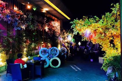 心花怒放音乐主题清吧