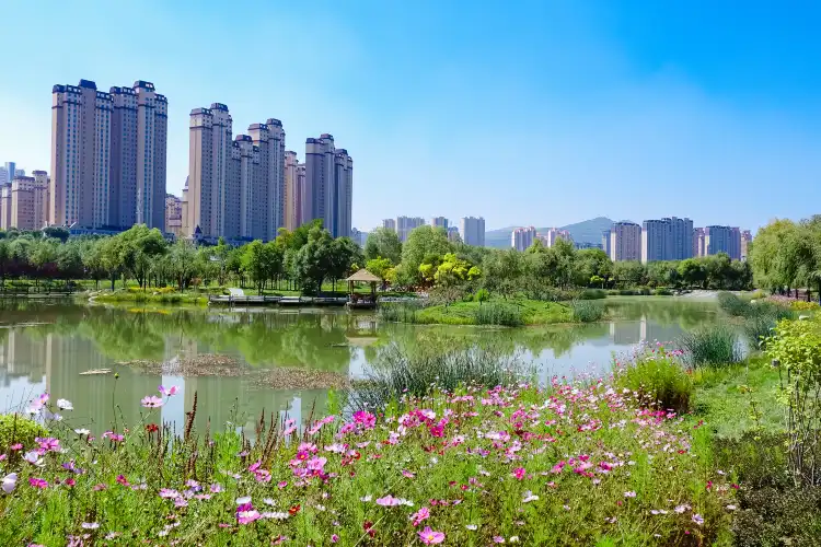 Hotels near Huangshui Forest Park